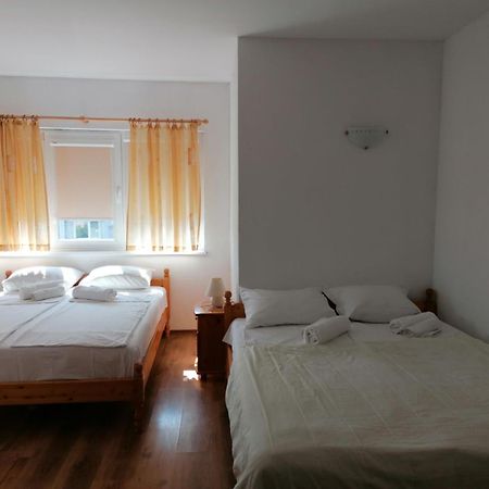 Guest House Sokratovi Обзор Екстер'єр фото