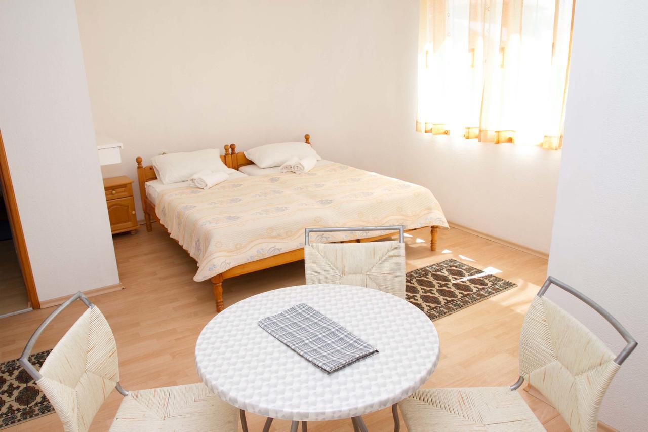 Guest House Sokratovi Обзор Екстер'єр фото