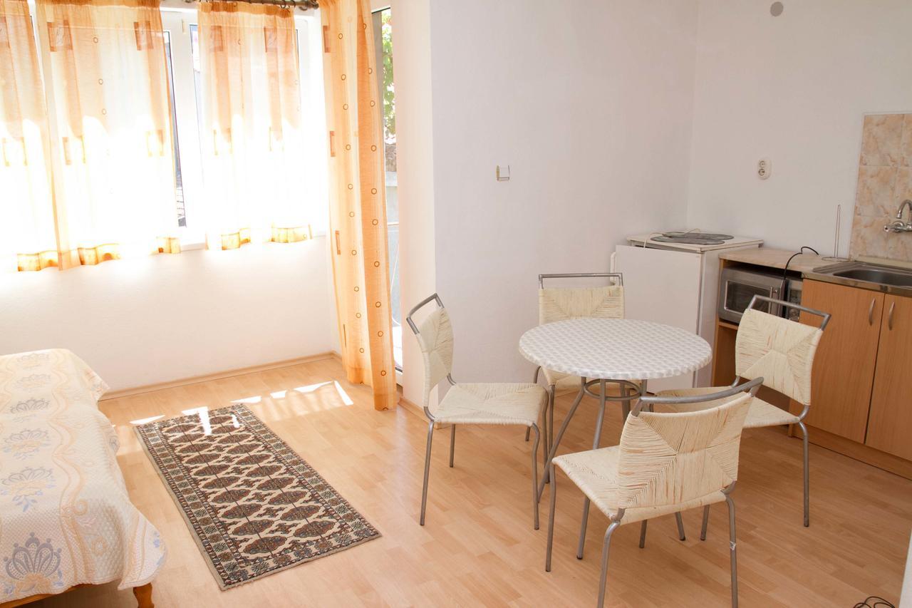 Guest House Sokratovi Обзор Екстер'єр фото